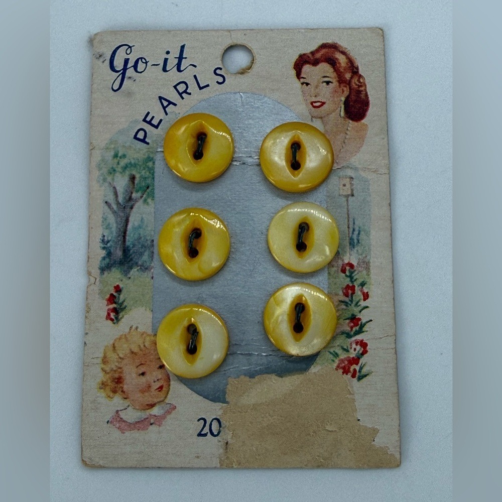 Original Dainty Vintage Go It Pearls Buttons Yellow Marbled On Card Mid Century - Picture 3 of 6